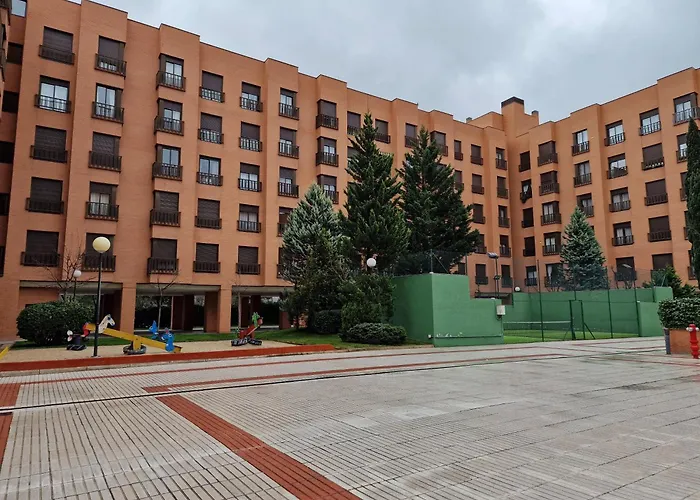 Samaniego, Piscina Y Garaje Junto Civitas Metropolitano Y Aeropuerto