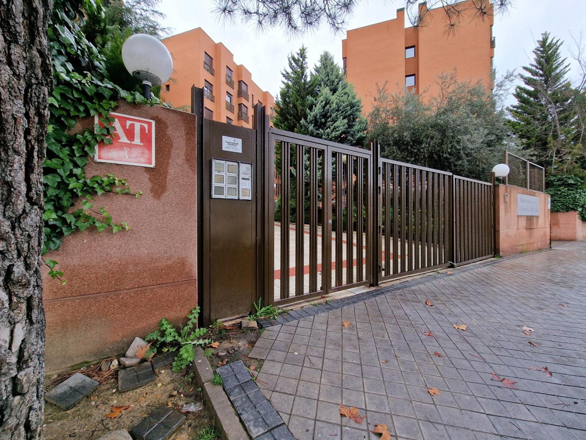 Samaniego, Piscina Y Garaje Junto Civitas Metropolitano Y Aeropuerto Madri